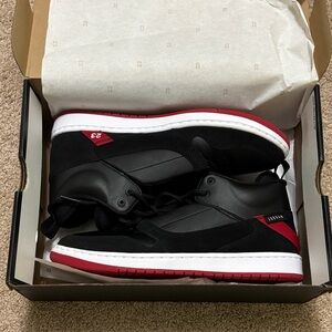 Jordan Men's Black and Red Sneakers